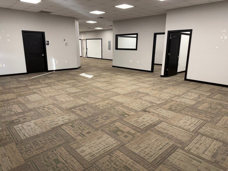More Photos Of 1716 Signal Ridge Dr, Edmond Office For Sale