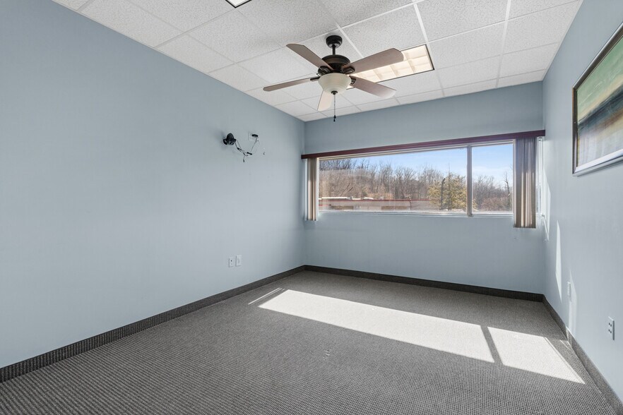 More Photos Of 2640 Pitcairn Rd, Monroeville Medical For Sale