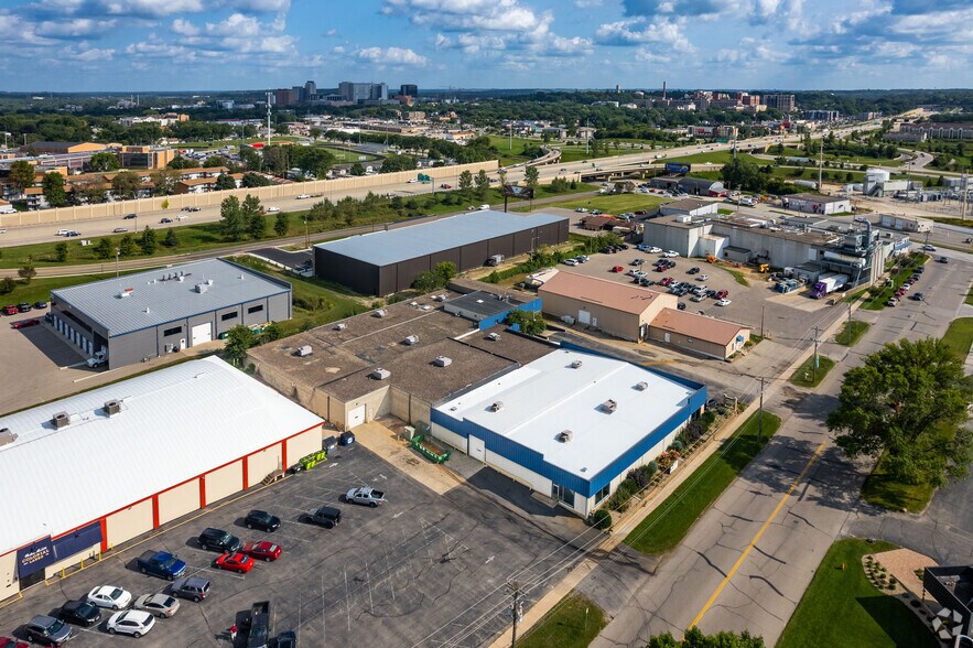 More Photos Of 1304 Valleyhigh Dr NW, Rochester Showroom For Sale