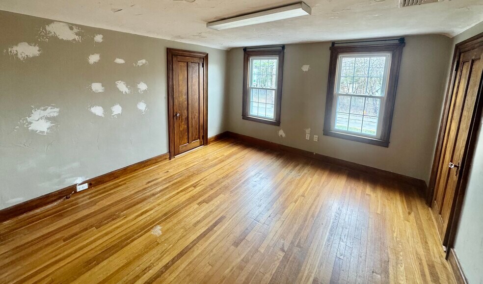 More Photos Of 110 Main St, Kingston Office For Sale