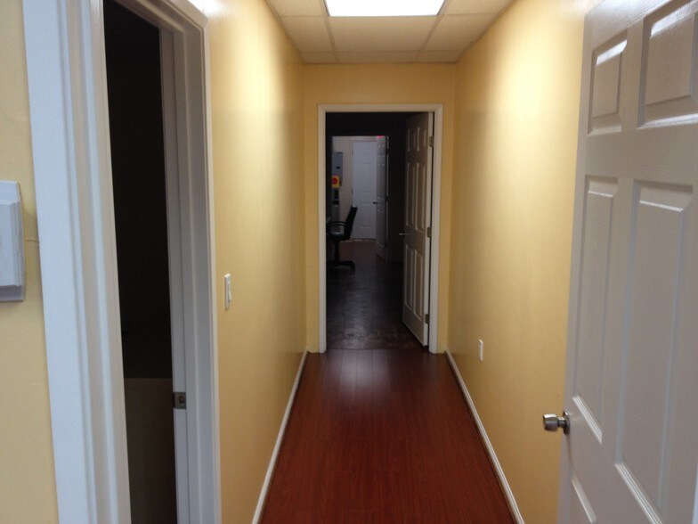 More Photos Of 912-914 S Victory Blvd, Burbank Storefront Retail Office For Lease