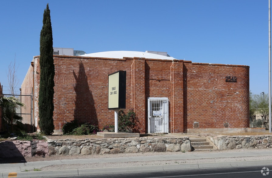 More Photos Of 2549 N Oracle Rd, Tucson Research And Development For Sale
