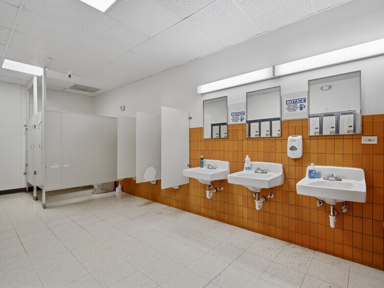 More Photos Of 563 Sandhill Ln, Grand Junction Refrigeration Cold Storage For Sale