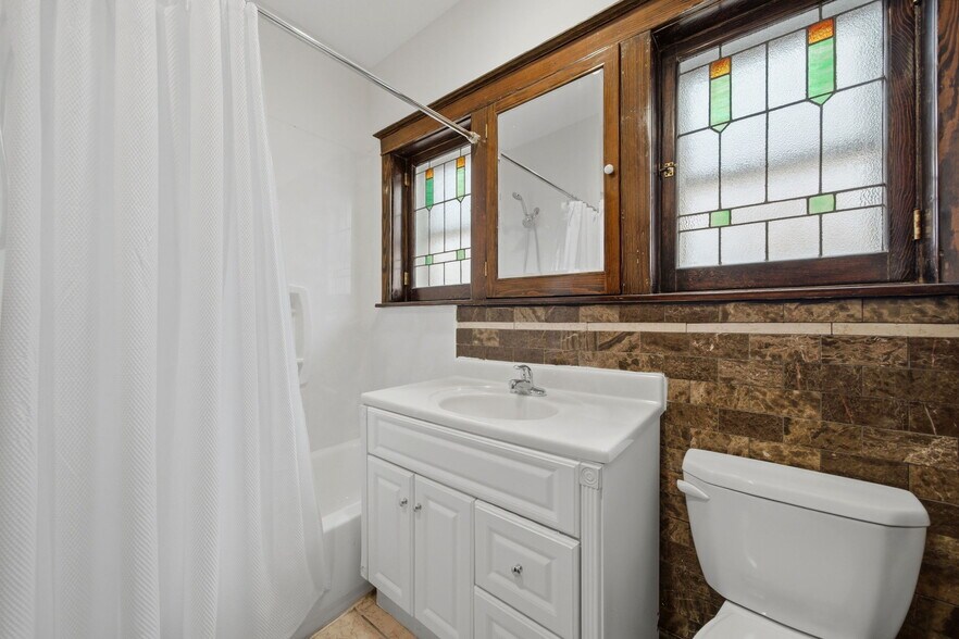 More Photos Of 5921 S Kingshighway Blvd, Saint Louis Multifamily For Sale