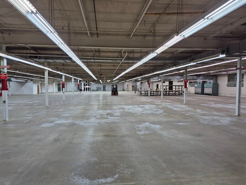 More Photos Of 100 S Main St, La Crosse Warehouse For Lease