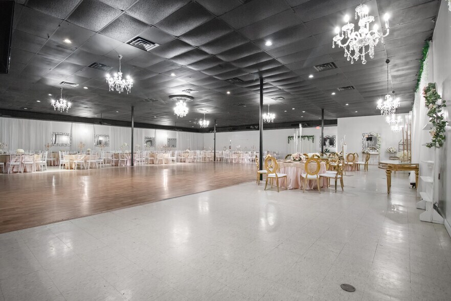 More Photos Of 1017 Bayou Rd, La Marque Storefront For Sale