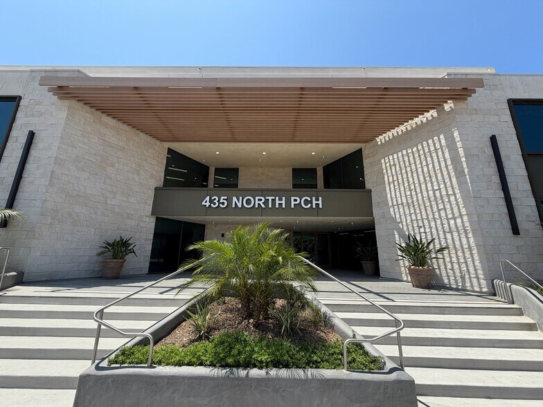 More Photos Of 435 N Pacific Coast Hwy, Redondo Beach Office For Lease