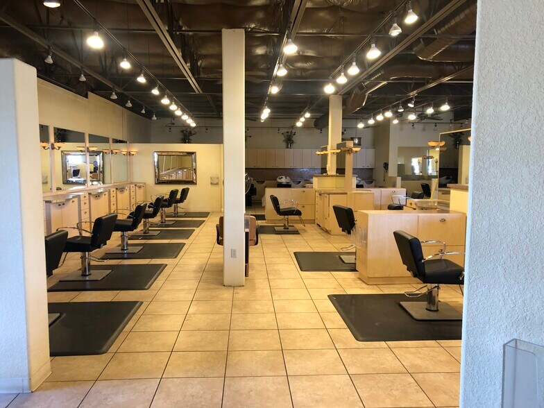 More Photos Of 7680 S University Blvd, Littleton Freestanding For Lease