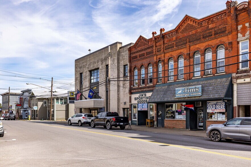 More Photos Of 23 W Main St, Canton Flex For Sale