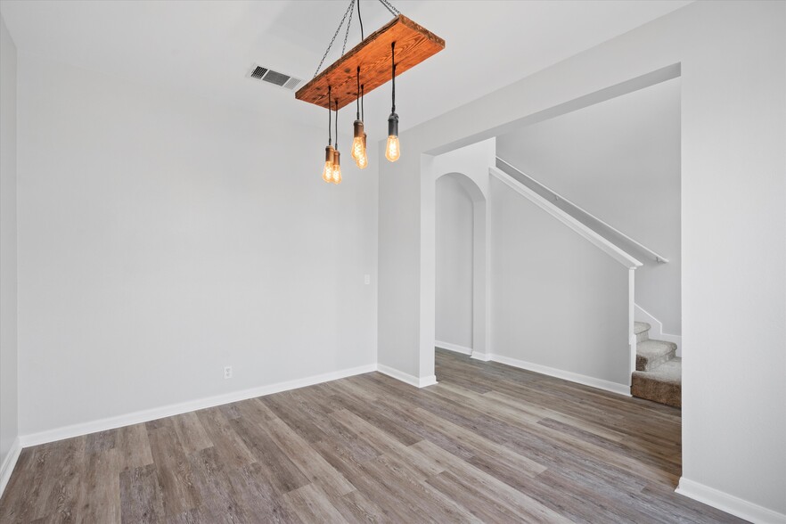 More Photos Of 113 Holmstrom St, Hutto Specialty For Sale