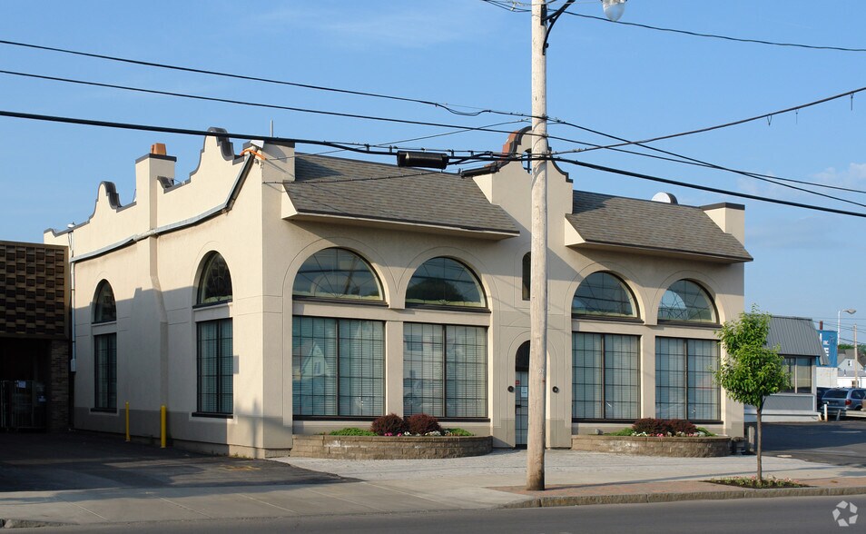 More Photos Of 829-831 W Genesee St, Syracuse Office For Lease