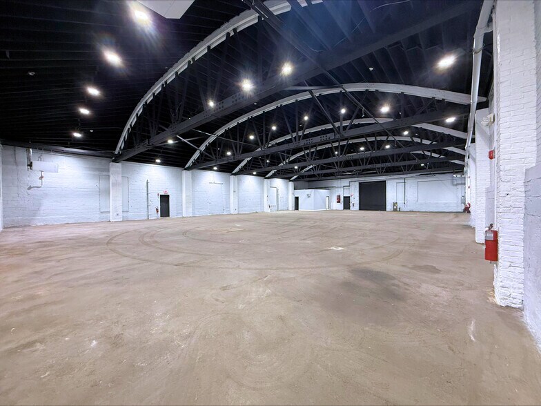 More Photos Of 833 Bond St, Elizabeth Warehouse For Lease