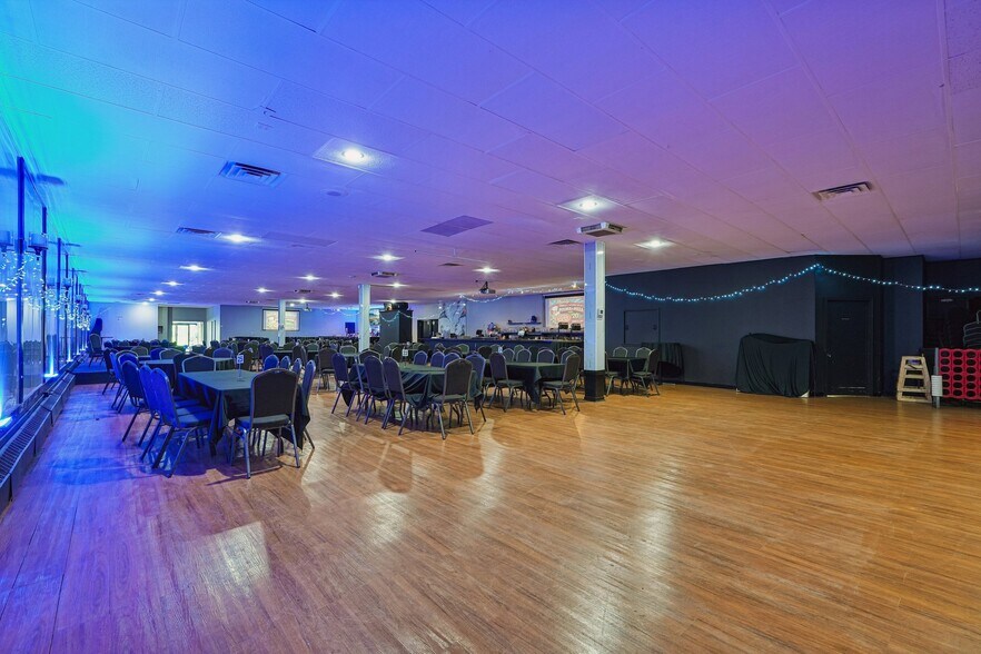 More Photos Of S76W17745 Janesville Rd, Muskego Restaurant For Sale