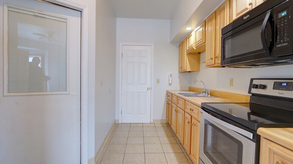 More Photos Of 14 E Main St, Waterloo Town Bar For Sale