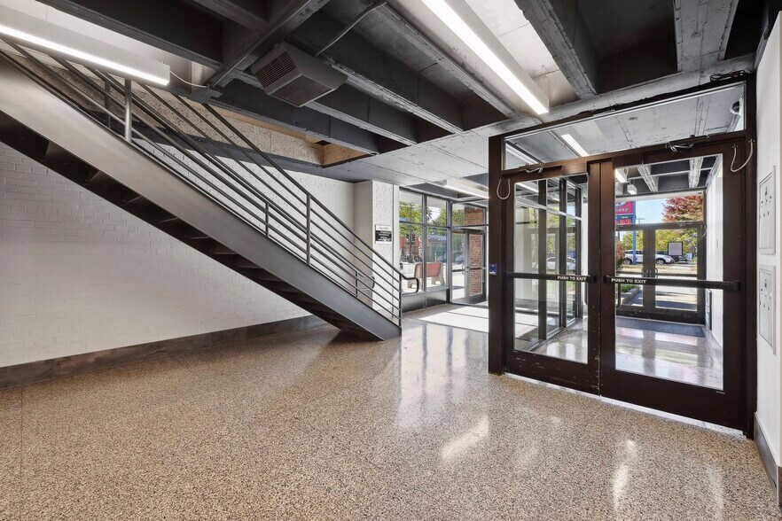 More Photos Of 2200 E Franklin Ave, Minneapolis Office For Lease