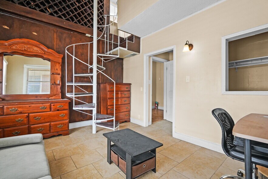 More Photos Of 2422 Montana Ave, El Paso Storefront Retail Office For Sale