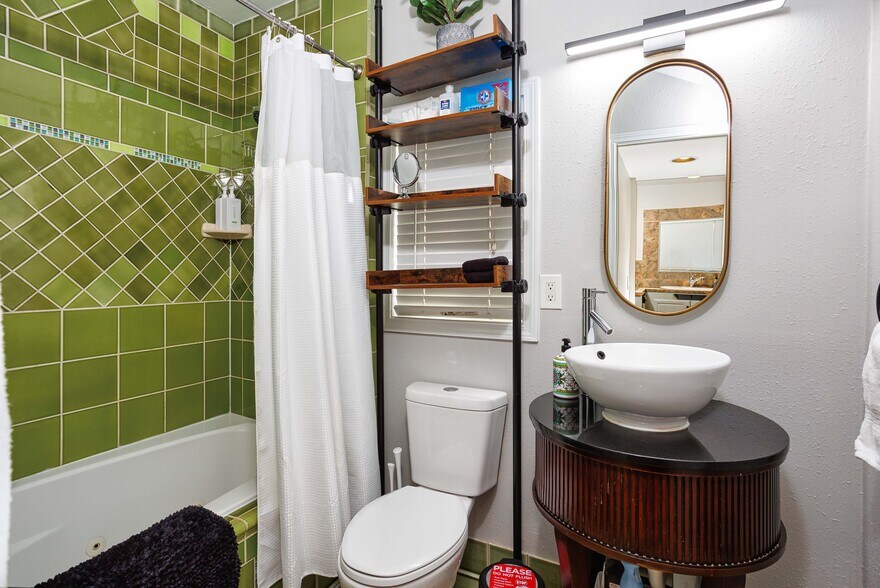 More Photos Of 4124 N Mississippi Ave, Portland Flex For Lease