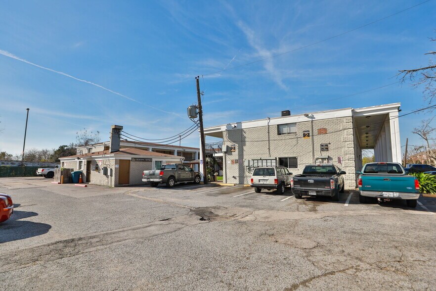 More Photos Of 8800 Gulf Fwy, Houston Apartments For Sale