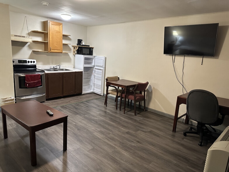 More Photos Of 721 State Route 54 E, Clinton Hotel For Sale