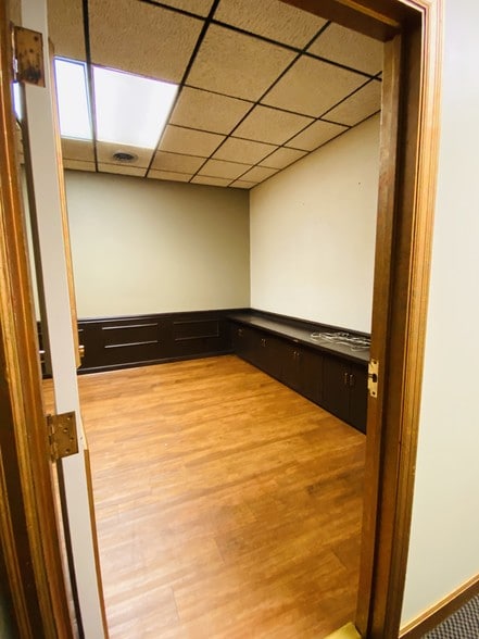 More Photos Of 1108 Olive St, Saint Louis Office For Sale