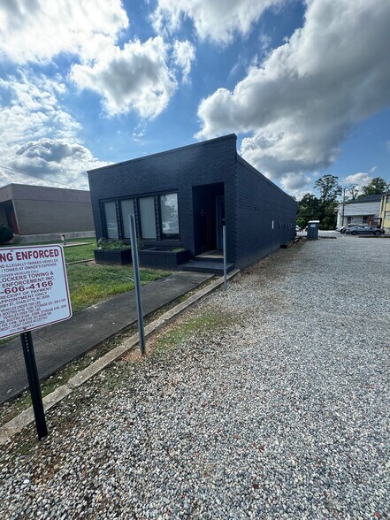Primary Photo Of 6 Airline St, Belmont Freestanding For Lease