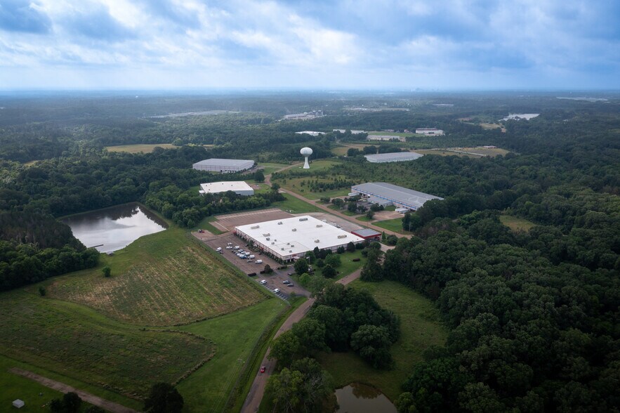 More Photos Of 190 NW Industrial Pky, Jackson Manufacturing For Lease