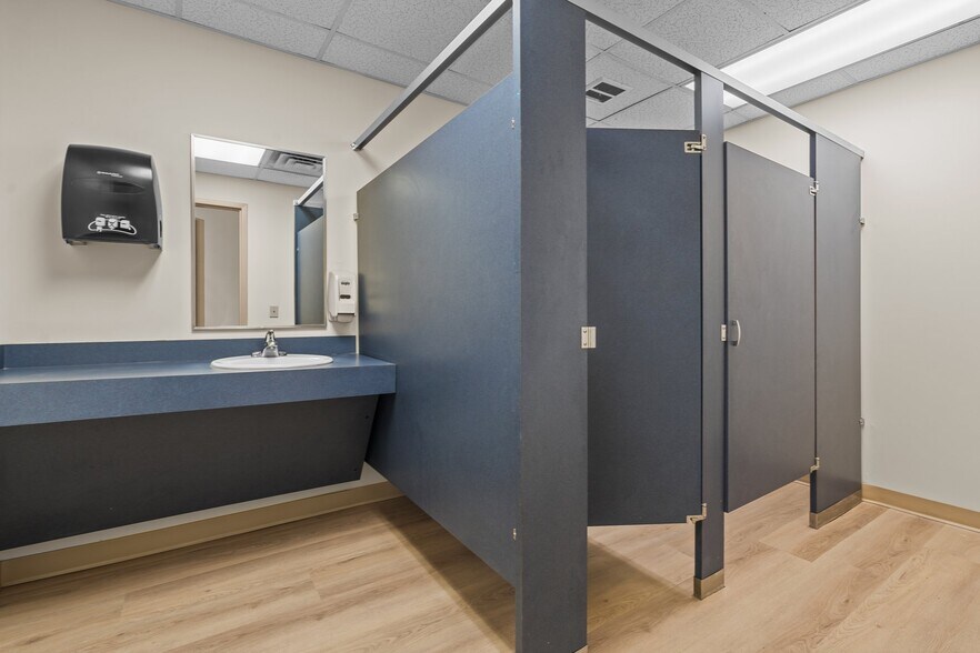 More Photos Of 1730 Five Points Ln, Fuquay Varina Warehouse For Lease