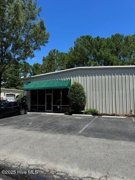 More Photos Of 6608 Windmill Way, Wilmington Freestanding For Sale