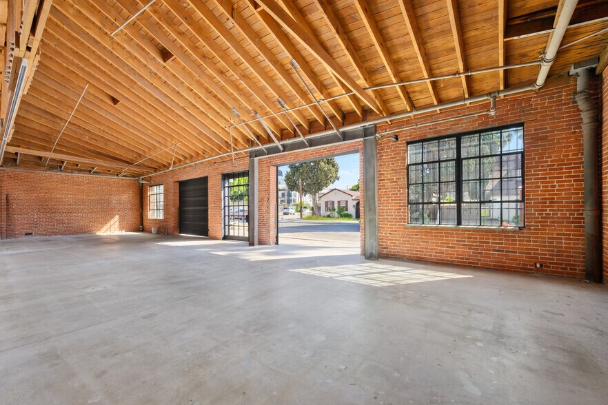 More Photos Of 1145 Seward St, Los Angeles Showroom For Lease