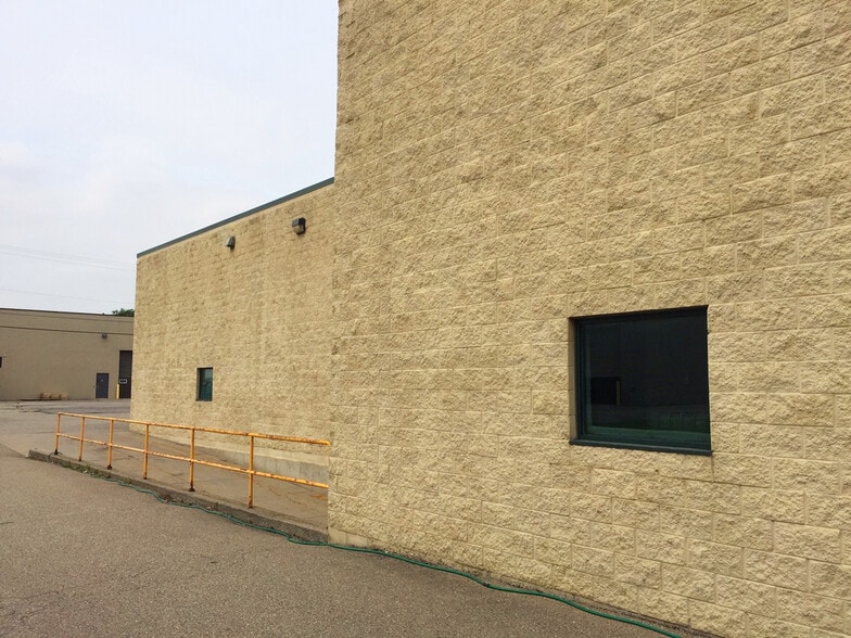 More Photos Of 41158 Koppernick Rd, Canton Warehouse For Lease