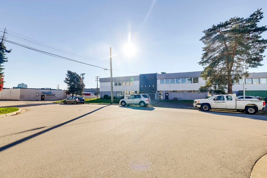 More Photos Of 7060 Waltham Ave, Burnaby Warehouse For Lease