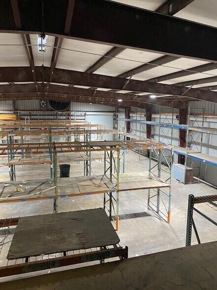More Photos Of 13310 Fondren Rd, Houston Warehouse For Lease
