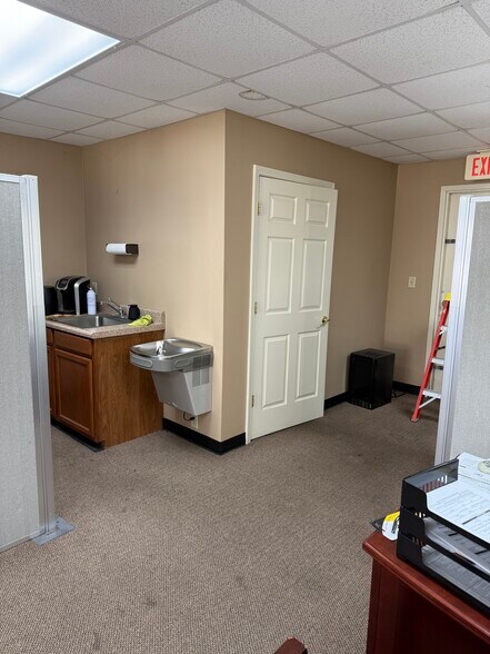 More Photos Of 5674 Cleaves Dr, Arlington Office For Lease