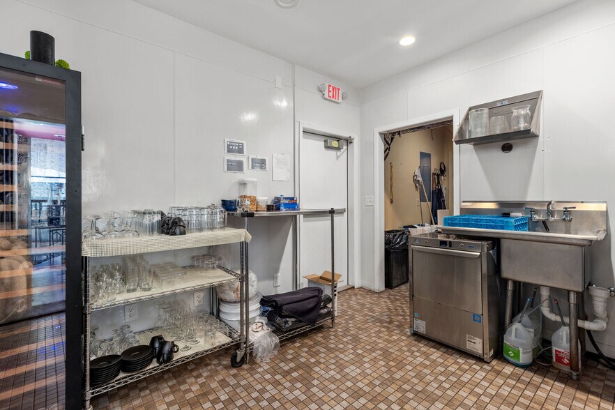 More Photos Of 442 High St, Lyons Restaurant For Sale