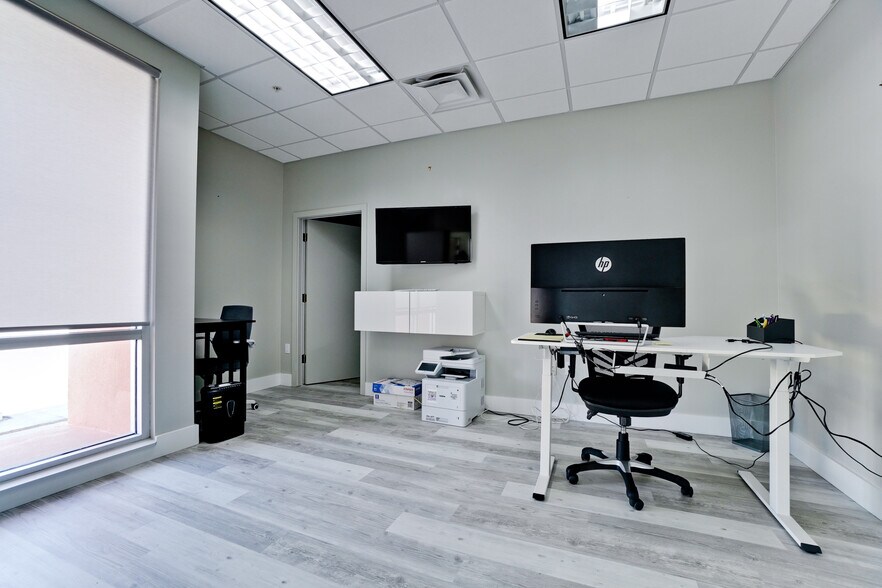 More Photos Of 2170 Main St, Sarasota Loft Creative Space For Sale