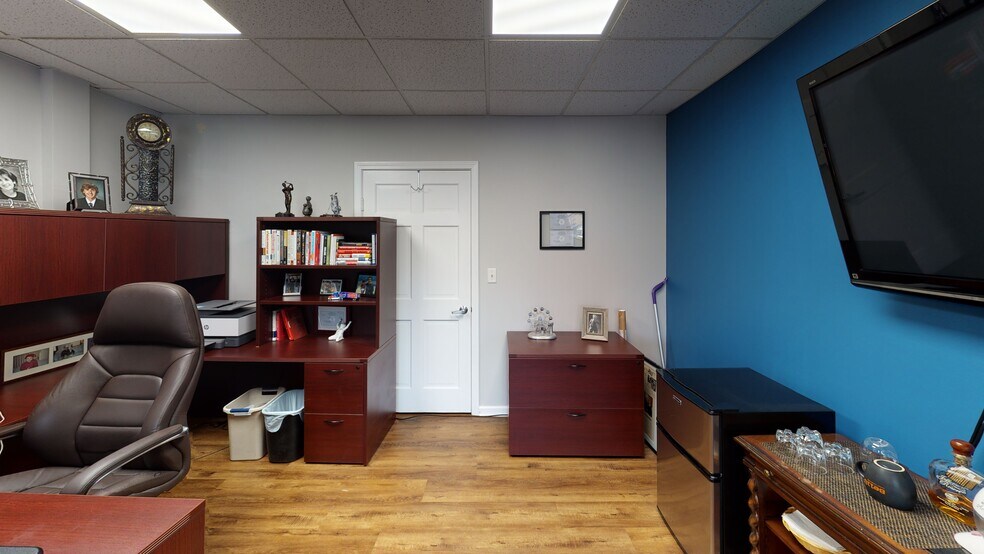 More Photos Of 100 E Seneca St, Manlius Office For Lease