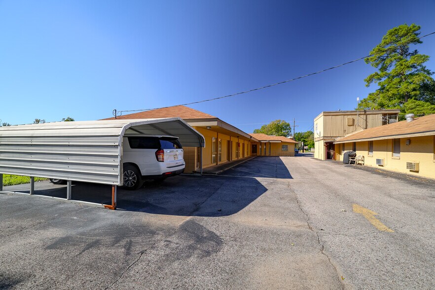 More Photos Of 221 S Preston St, Marksville Hotel For Sale