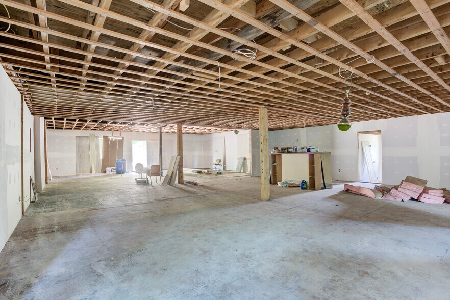 More Photos Of 13100 Bedford Rd NE, Cumberland Light Manufacturing For Sale