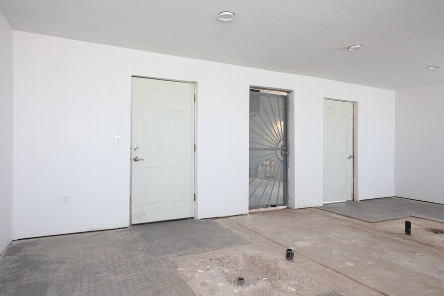 More Photos Of 112 E Cottonwood Ln, Casa Grande Freestanding For Sale