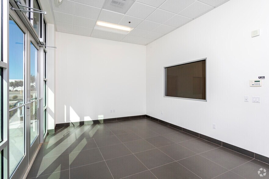 More Photos Of 1401 W Fairway Dr, Santa Maria Warehouse For Sale