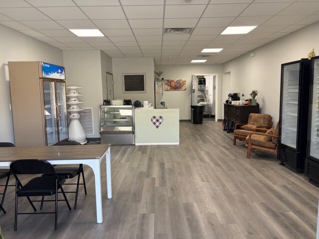 More Photos Of 248 Oxford Rd, Oxford Storefront Retail Office For Lease