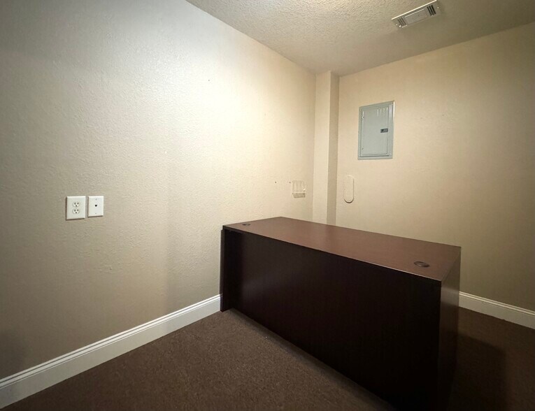 More Photos Of 144 Commerce Pky, Cornelia Flex For Sale