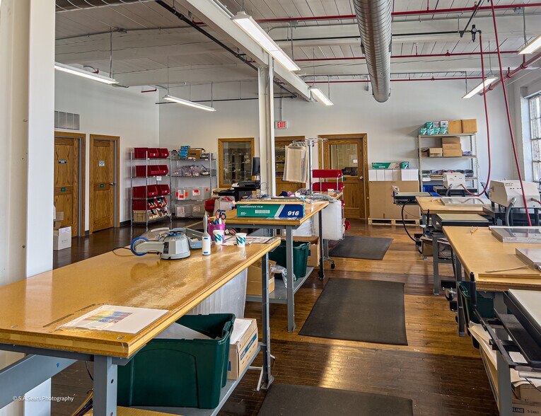 More Photos Of 63 Flansburg Ave, Dalton Flex For Sale