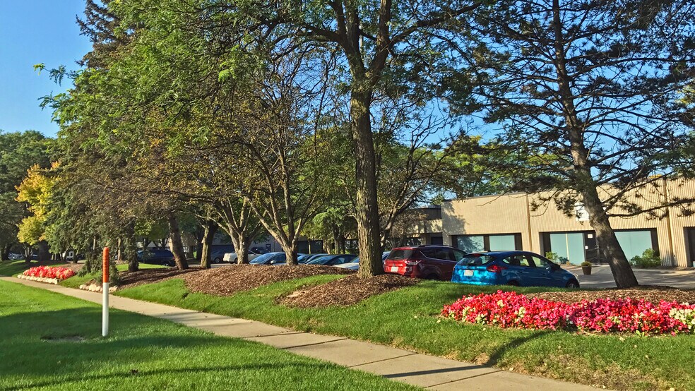 More Photos Of 33510 Schoolcraft Rd, Livonia Office For Sale