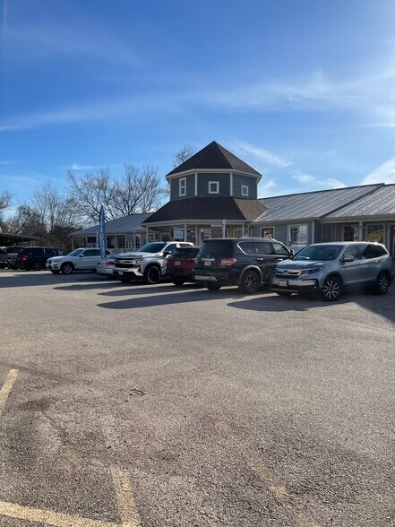 More Photos Of 419 Gentry St, Spring Storefront Retail Office For Lease