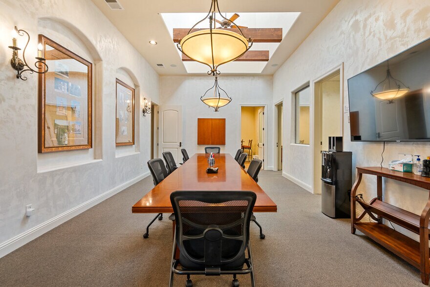 More Photos Of 829 San Benito St, Hollister Office For Sale