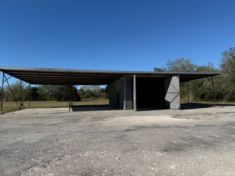 More Photos Of 1500 W Corpus Christi St, Beeville Freestanding For Sale