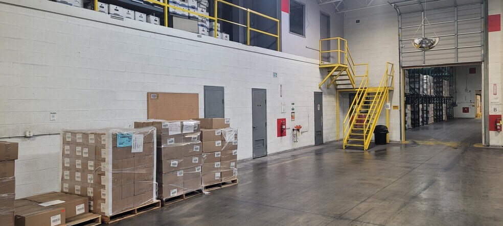 More Photos Of 190 Walnut Ln, Pottsville Warehouse For Lease