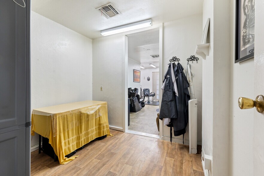 More Photos Of 4100-4102 W Magnolia Blvd, Burbank Storefront For Sale