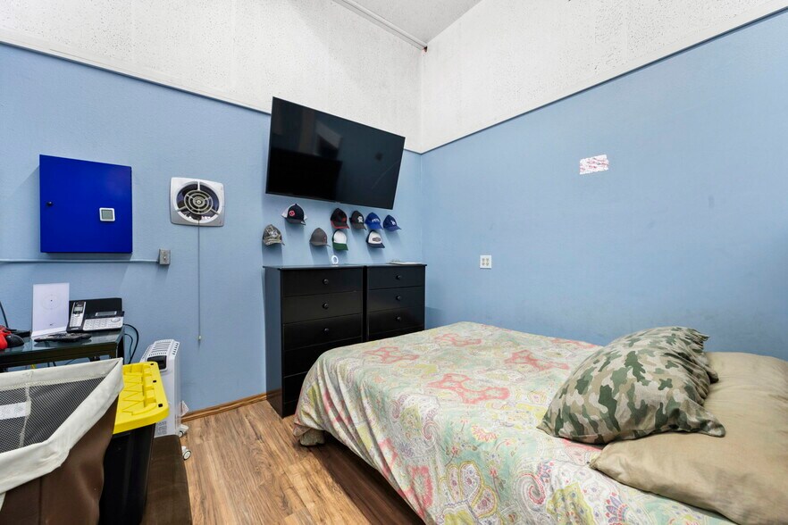 More Photos Of 1033-1047 W 3rd St, San Bernardino Warehouse For Sale